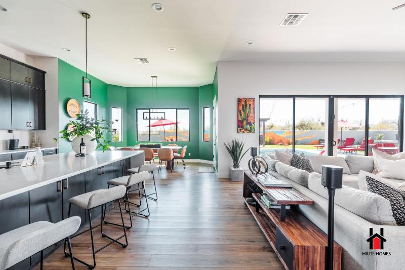 Peaceful Getaway to a New Custom-Built Luxury Home - image 41