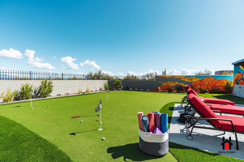 Peaceful Getaway to a New Custom-Built Luxury Home - image 40