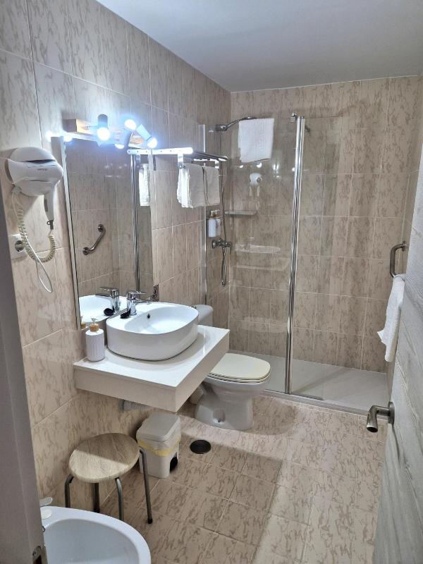 Hostal Cuevas - image 5