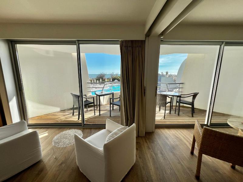 Suite with Sea View image 4