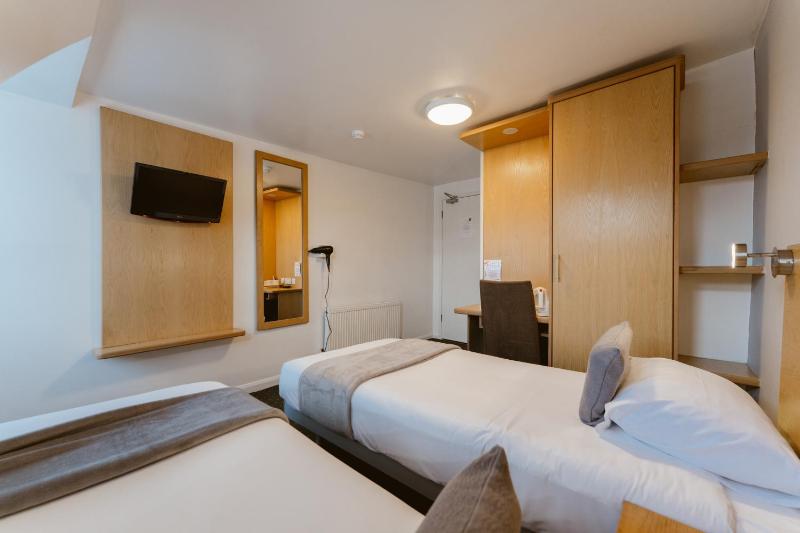 Twin Room image 4