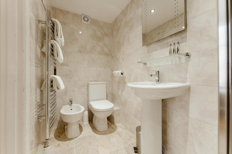 Triple Room image 2