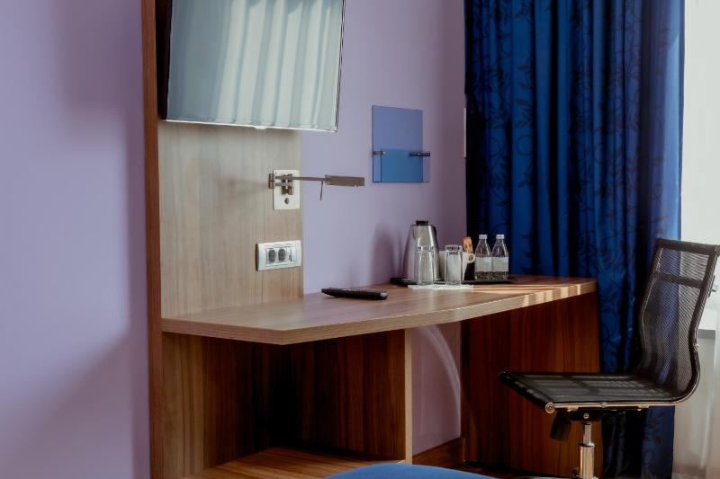 Standard Double Room image 3