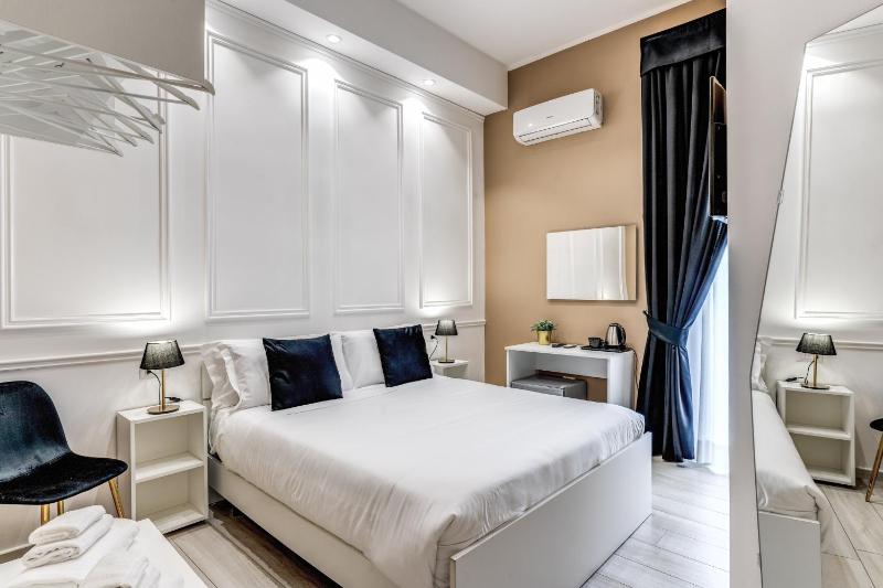 Standard Double Room image 3