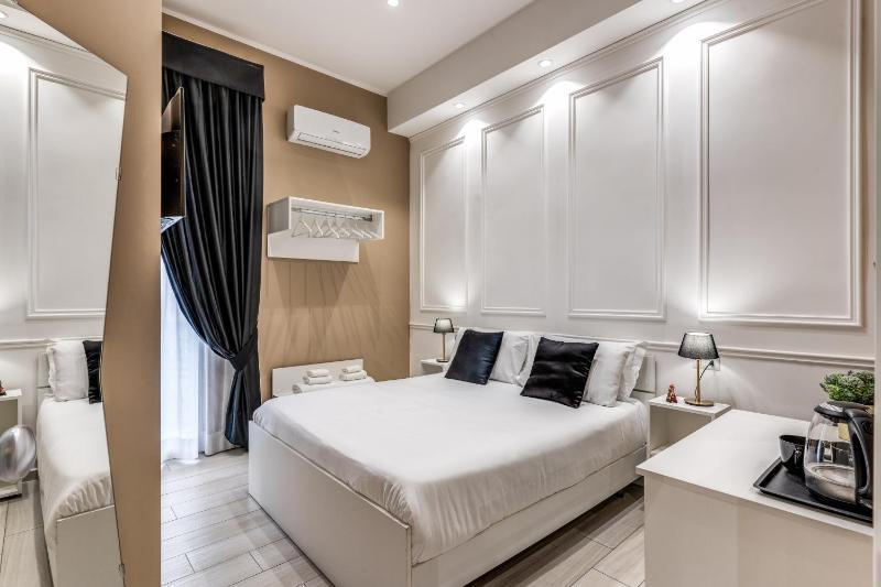 Standard Double Room image 3