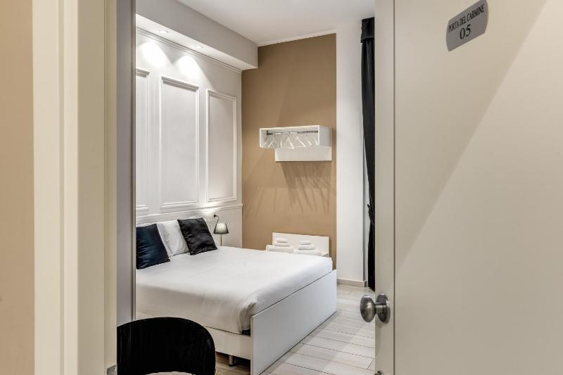 Deluxe Triple Room image 4