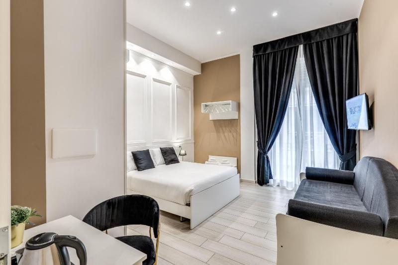 Deluxe Triple Room image 3