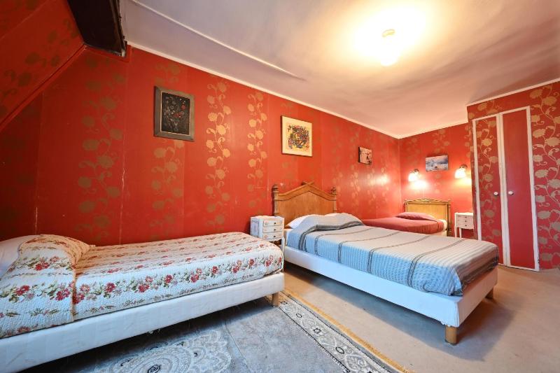 Quadruple Room view on Notre-Dame  image 3