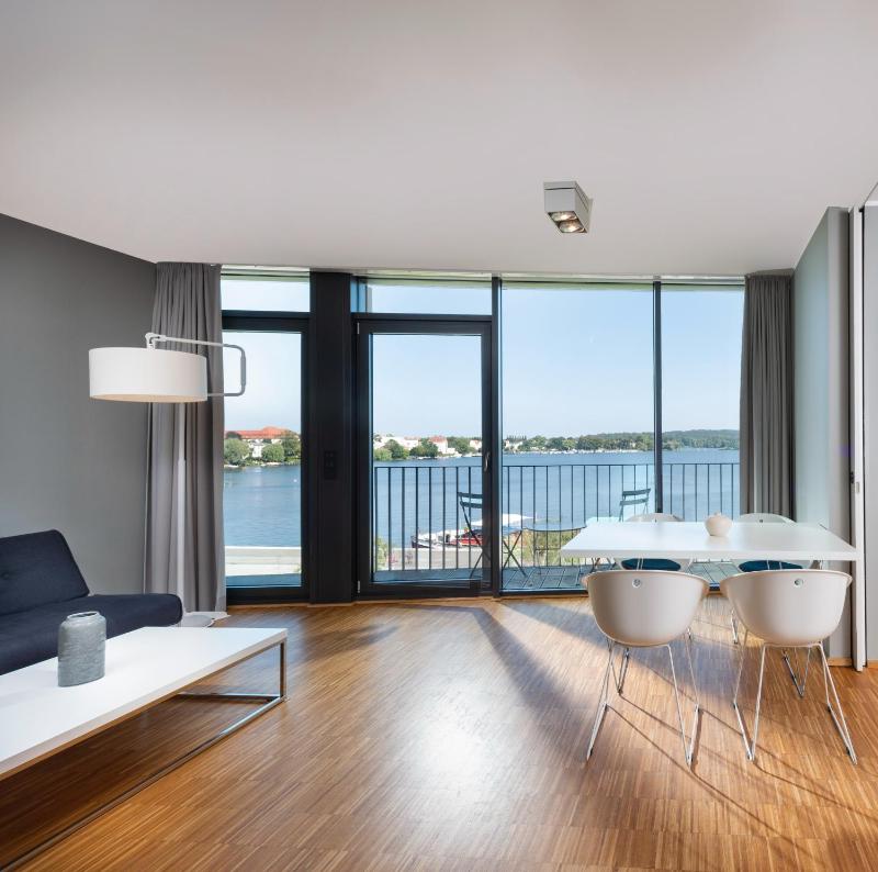 Panorama Apartment with Lake View image 4