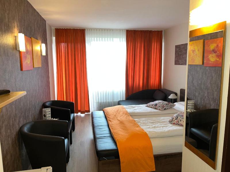 Basic Triple Room image 2