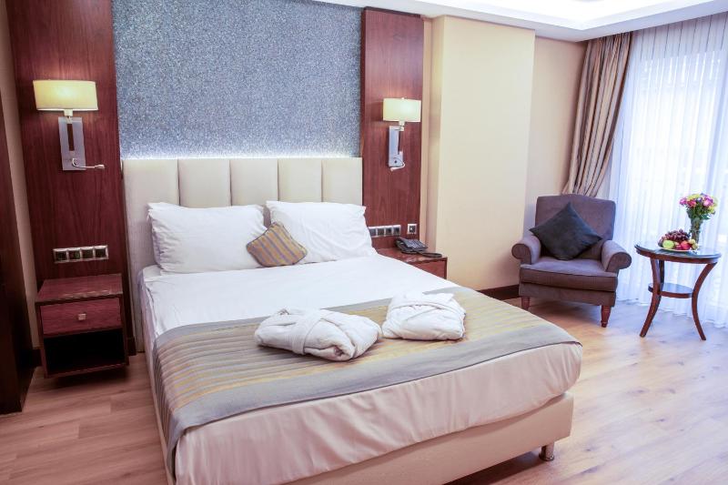 Two-Bedroom Suite image 4