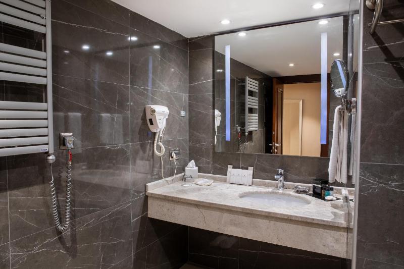 Deluxe Double Room image 2