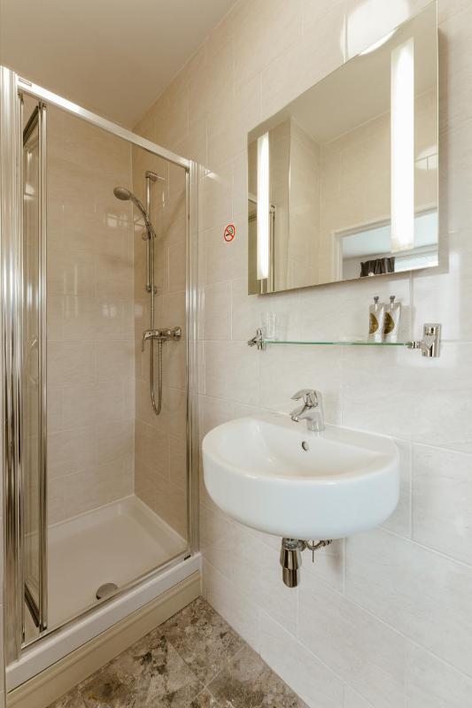 Double Room image 4