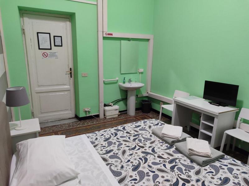 Double Room with Shared Bathroom image 4