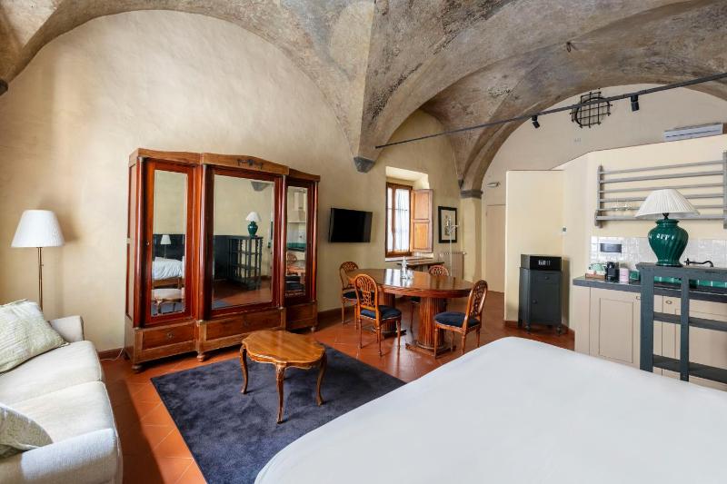 Studio with Kitchenette - Accessible image 4