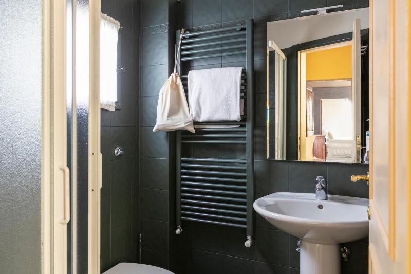 2 Bedroom Apartment with Sofa Bed image 2