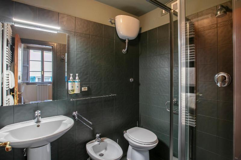 2 Bedroom Apartment with Sofa Bed image 3