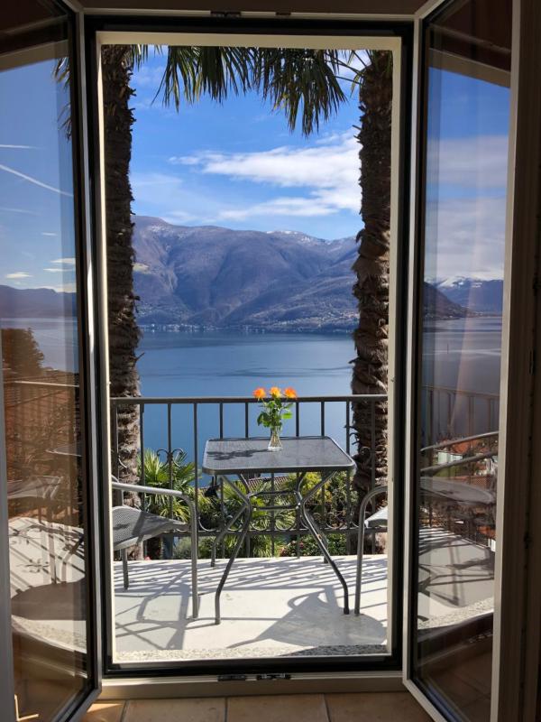 Double Room with Lake View image 1