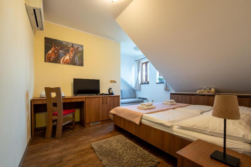 Double Room image 3