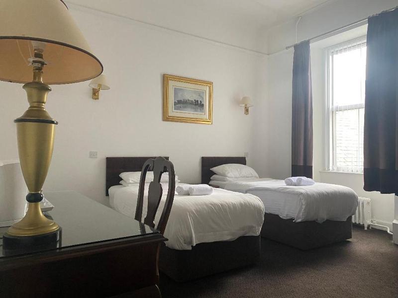 Twin Room image 1