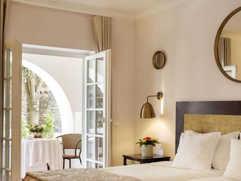 Charming Twin with Balcony image 4