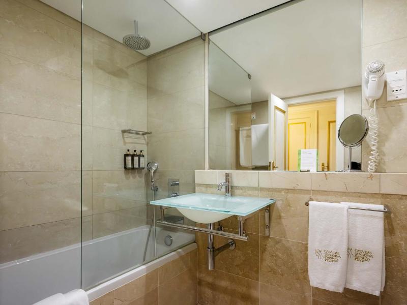 Superior Double Room with Balcony image 2