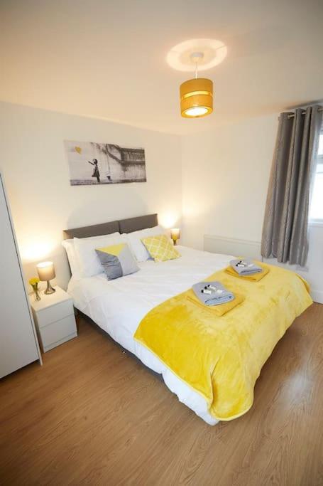 Great 2 Bedroom Apartment 6 Shirley Area SO15 Sleeps 6 - image 29