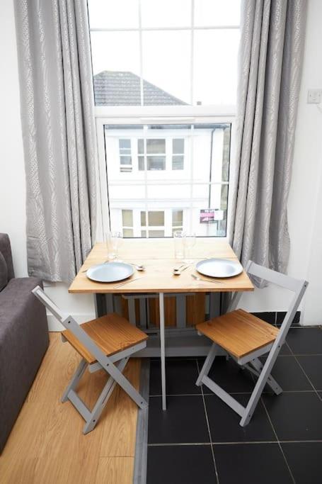 Great 2 Bedroom Apartment 6 Shirley Area SO15 Sleeps 6 - image 15