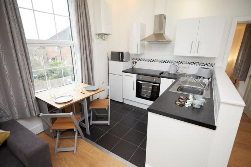 Great 2 Bedroom Apartment 6 Shirley Area SO15 Sleeps 6 - image 14
