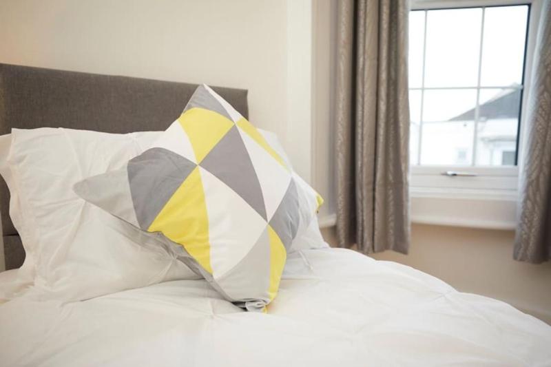 Great 2 Bedroom Apartment 6 Shirley Area SO15 Sleeps 6 - image 24