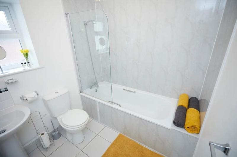 Great 2 Bedroom Apartment 6 Shirley Area SO15 Sleeps 6 - image 8