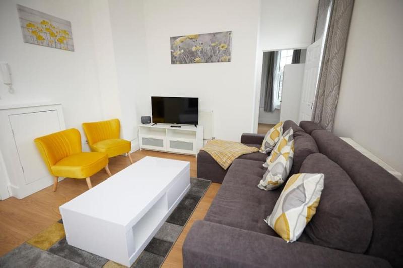 Great 2 Bedroom Apartment 6 Shirley Area SO15 Sleeps 6 - image 18