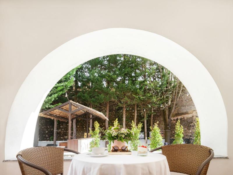 Charming Double with Balcony image 4