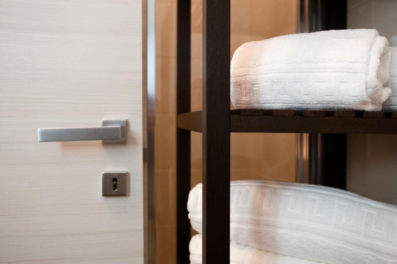 Deluxe Double Room with Extra Bed image 4