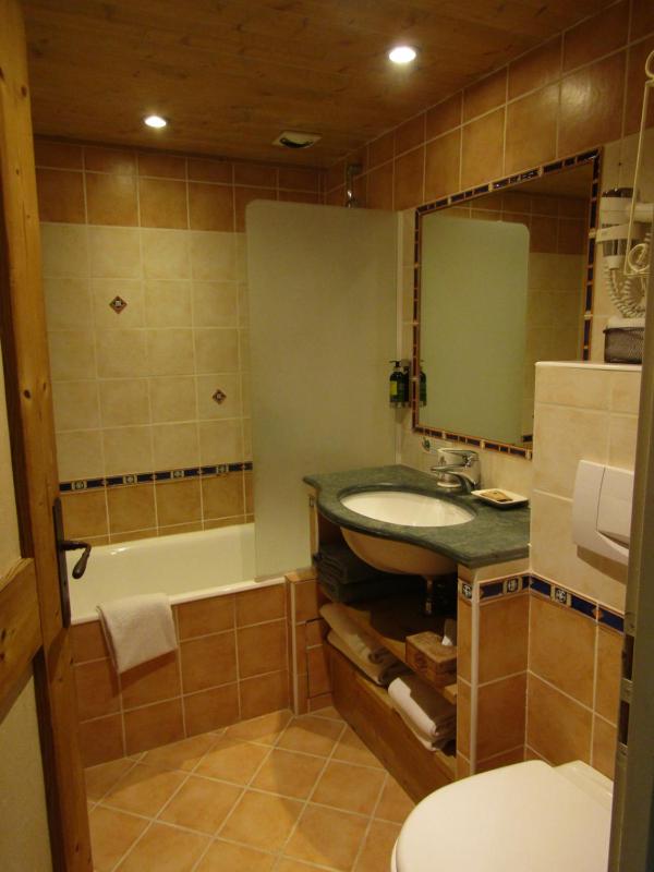 Double Room with Balcony image 3