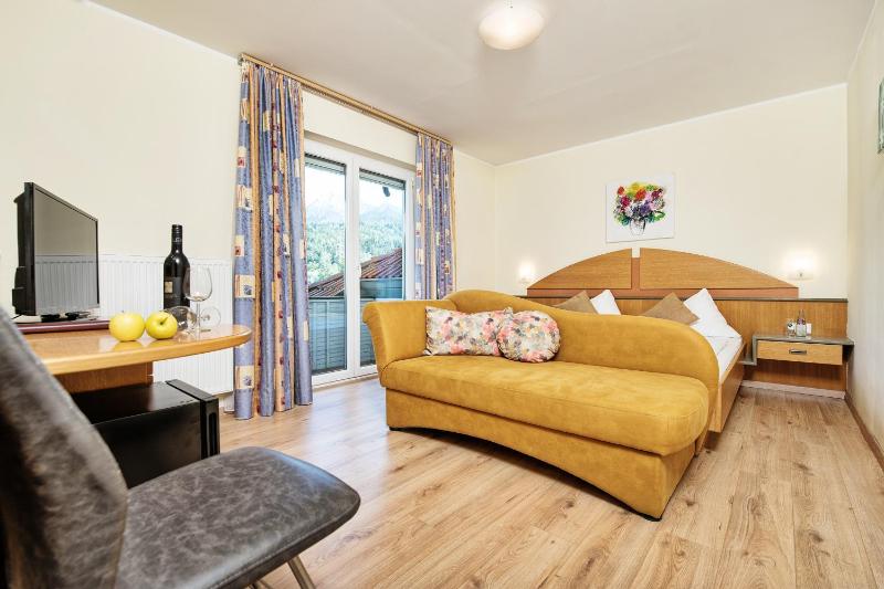 Standard Double Room with Balcony image 4