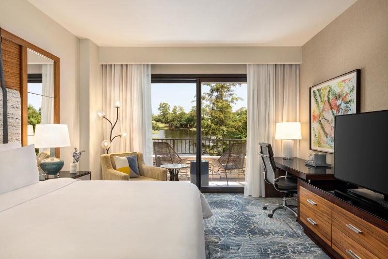 King Room with Balcony - Private Access image 2