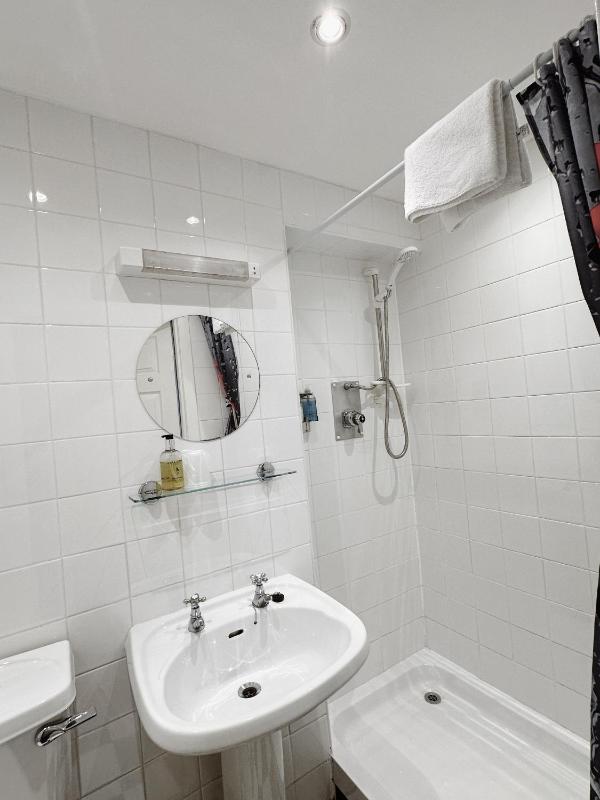 Double or Twin Room image 2