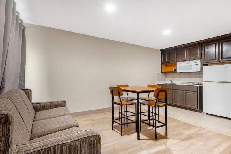 Suite King Room with Kitchenette Non-Smoking image 3