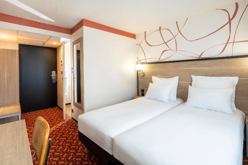 Standard Twin Room - Non-Smoking image 1