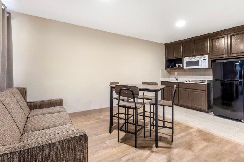 Suite with Two Double Beds with Kitchenette Non-Smoking image 3
