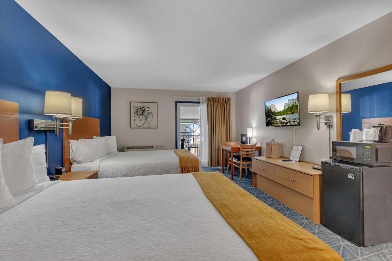 Queen Suite with Two Queen Beds and Sofa Bed image 4
