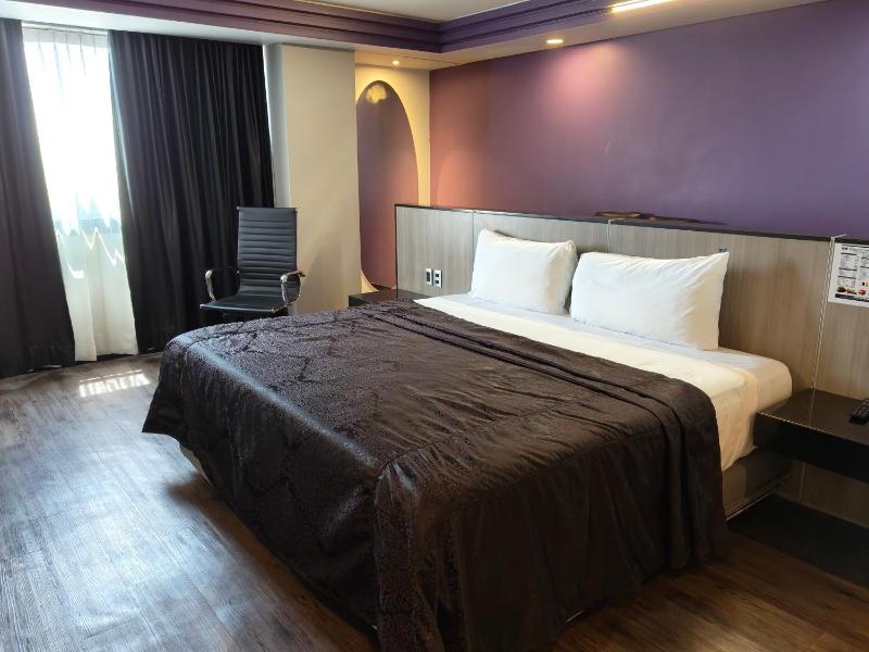 Hotel Max - image 2