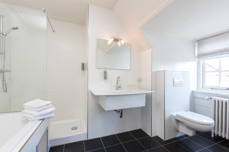 Standard Double Room image 2