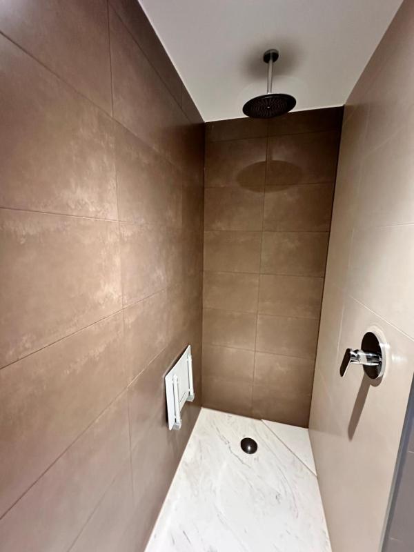Luxury Suite image 3