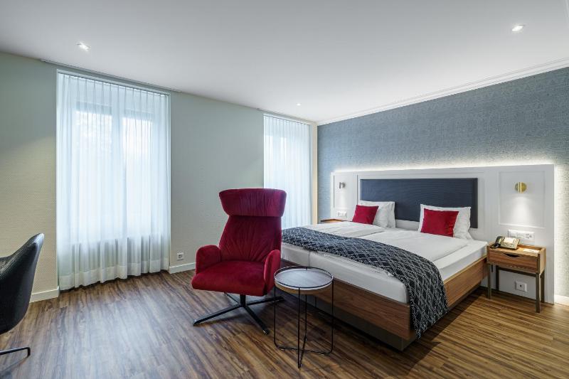 Deluxe Twin Room image 1