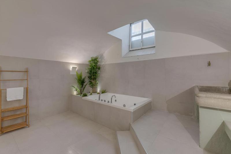 Quadruple Room with Private External Bathroom image 3