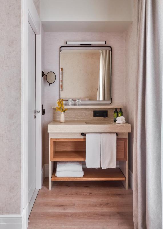 Standard Double or Twin Room image 3