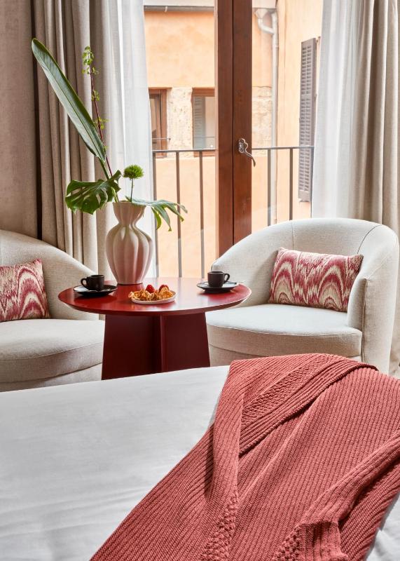 Standard Double or Twin Room image 4