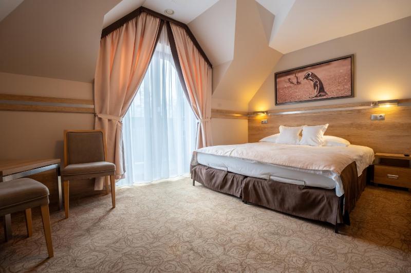 Double or Twin Room image 3